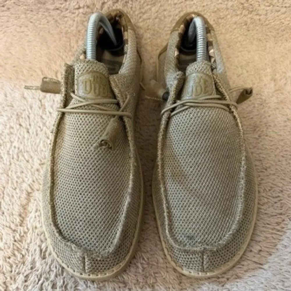 Hey Dude Wally Sox Beige Khaki Mens 8 Womens 10 Lightweight Slip On Loafers